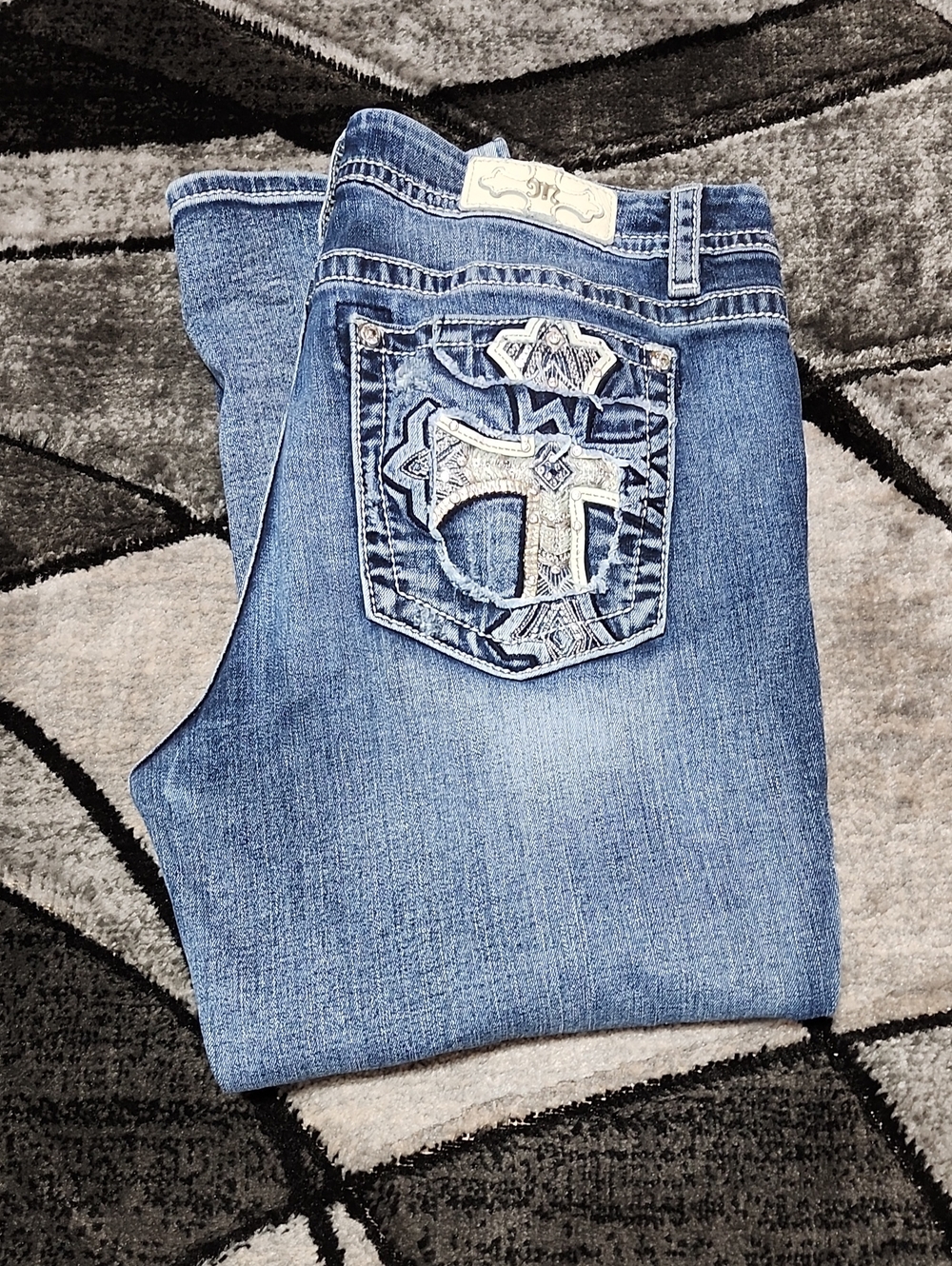 MISS ME EMBROIDERED SEQUINS RHINESTONES CROSS MID-RISE EASY-FIT CROP DENIM JEAN